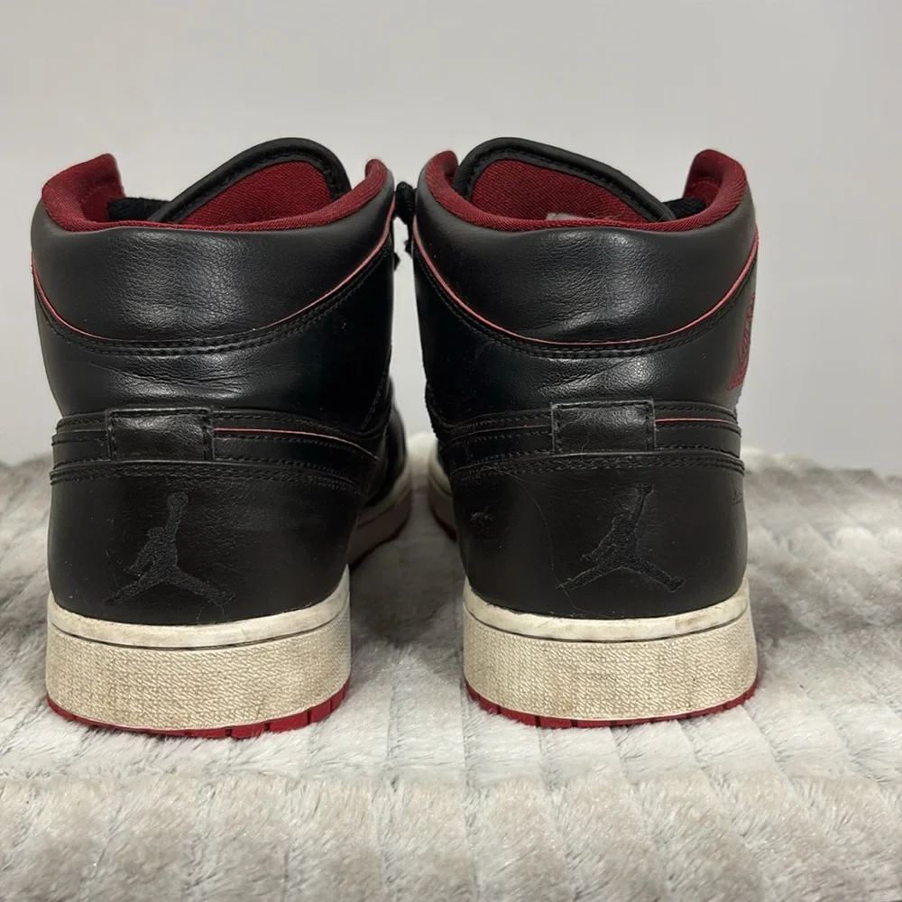 Jordan 1 Mid “Black Red” Sz 12